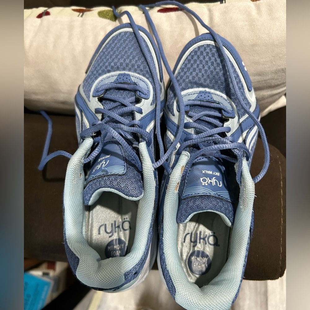 Ryka tennis shoes size 8